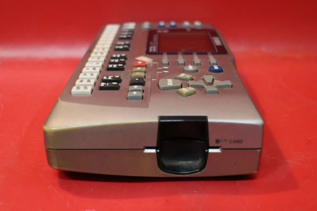 Звуковой модуль ( секвенсор ) Yamaha QY-100.