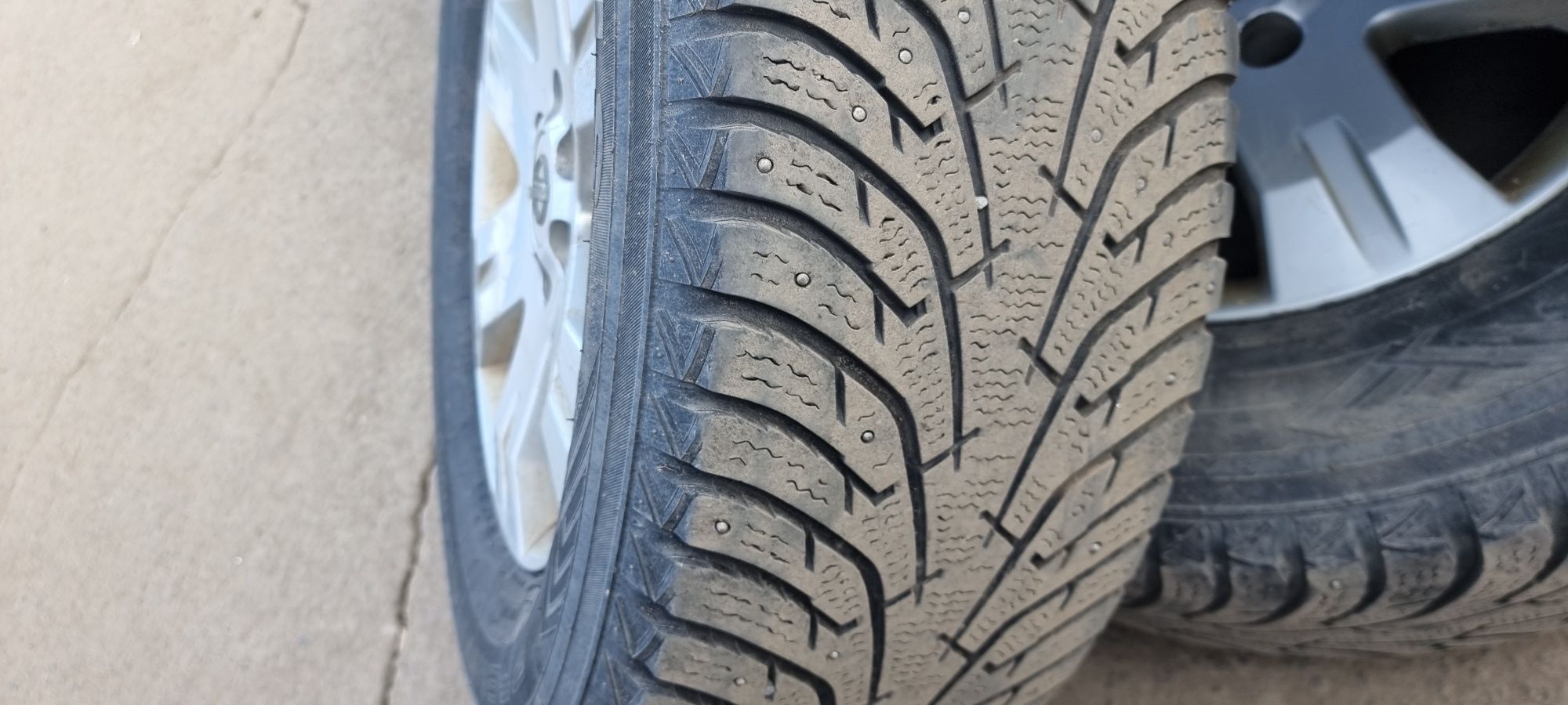 Продам резину зимнюю MAXXIS 265/65 R17