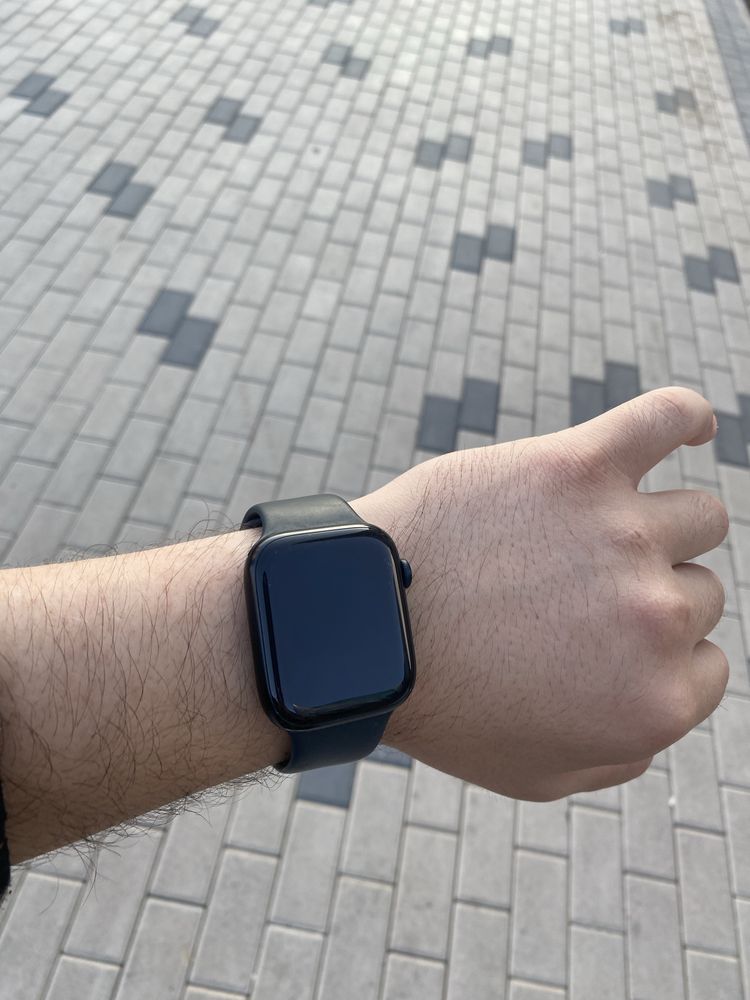 Apple Watch 8 series 45 mm.