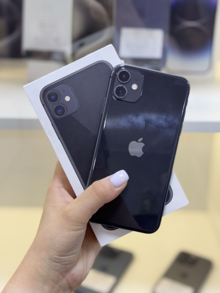 IPHONE 11.         В подарок наушник