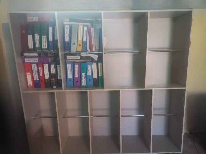 Продается большой стеллажный шкаф