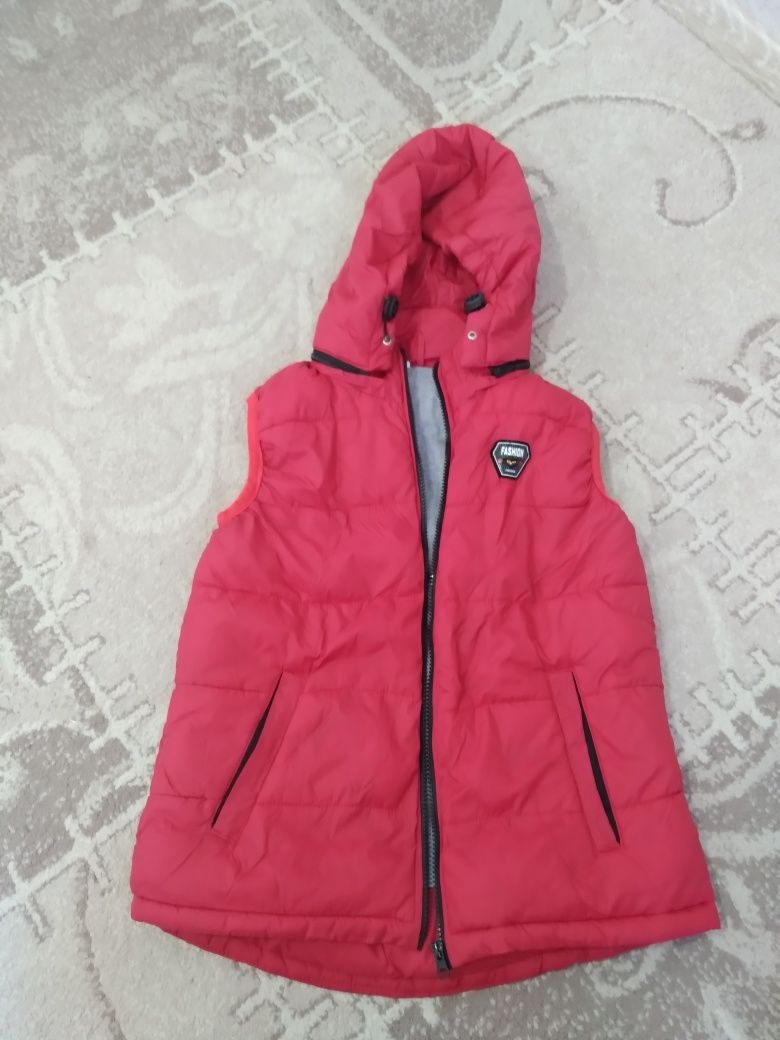 Продам безрукавка  куртка 2000