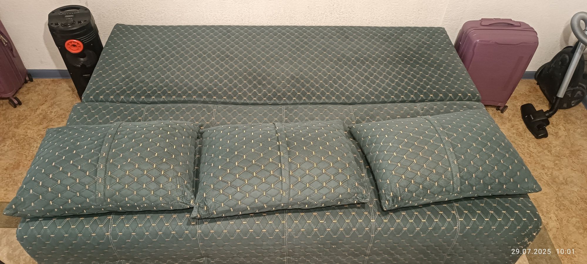 Продам раскладной диван б/у