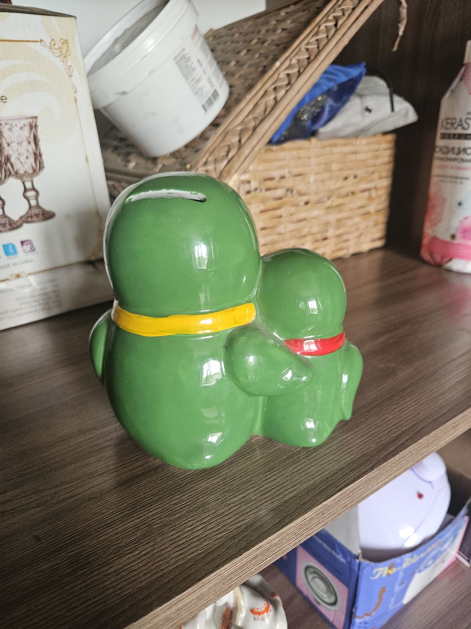 Продам  старинную старуетку и копилку