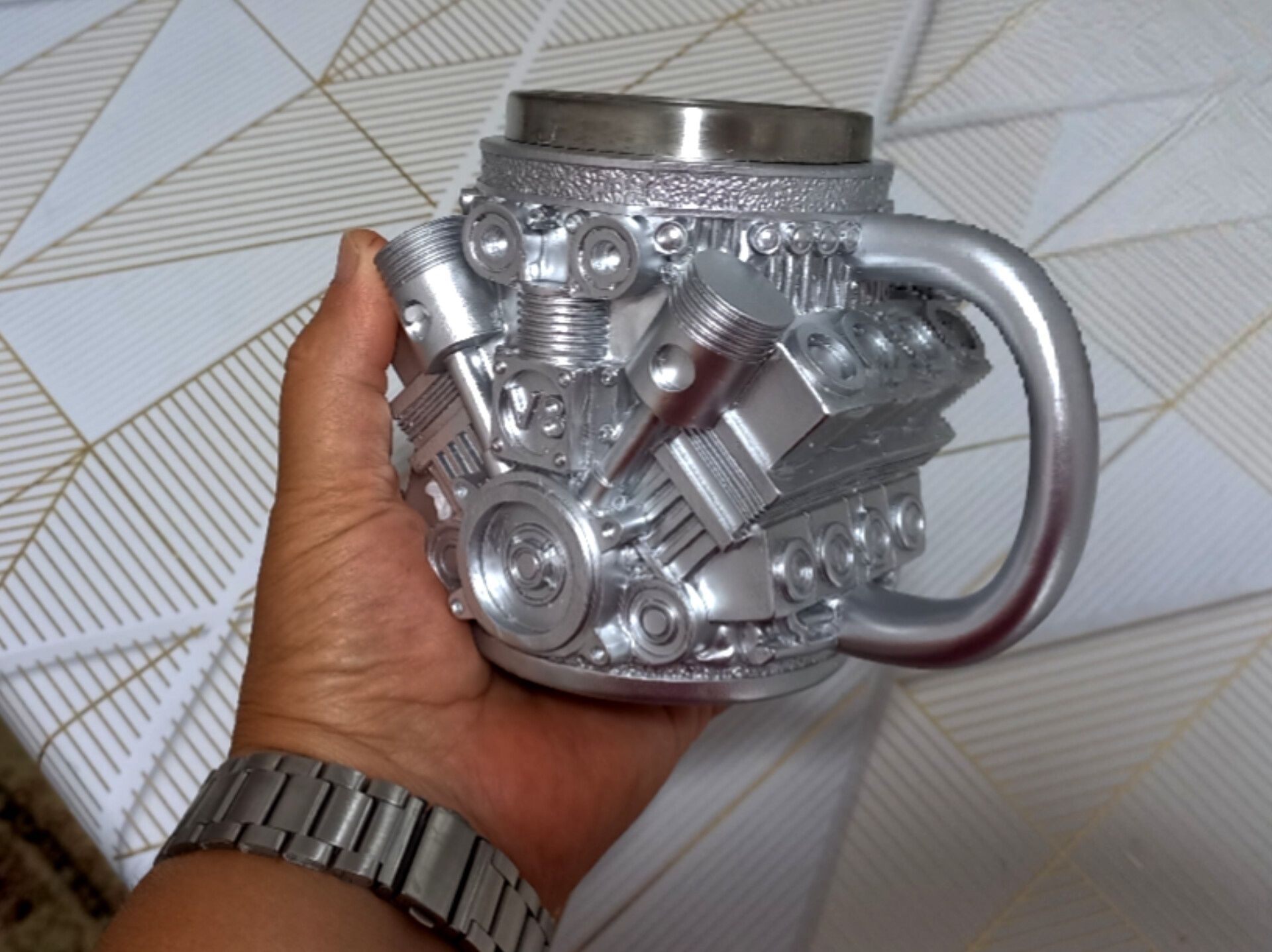 Кружка v8 отличный подарок