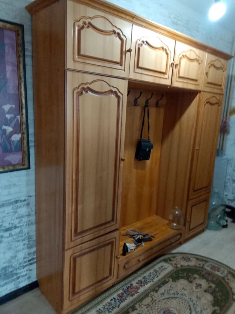Продам Прихожую и кровать