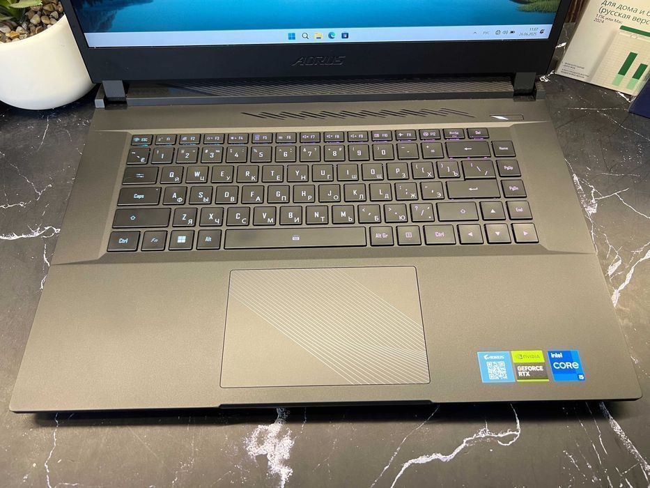 AORUS 15 - Core i5‑12500H / RTX 4060 140 W / 16 GB / 512 GB / 360 Hz