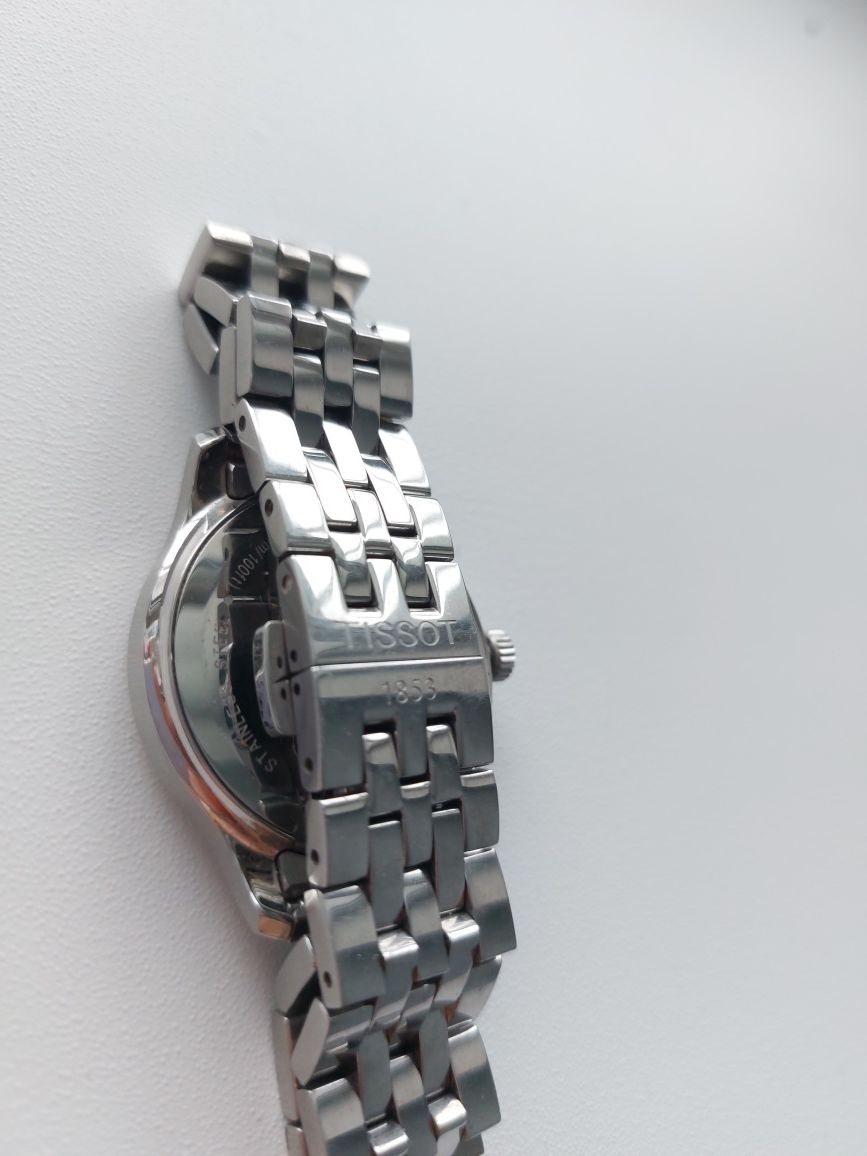 Продаются женские часы Tissot