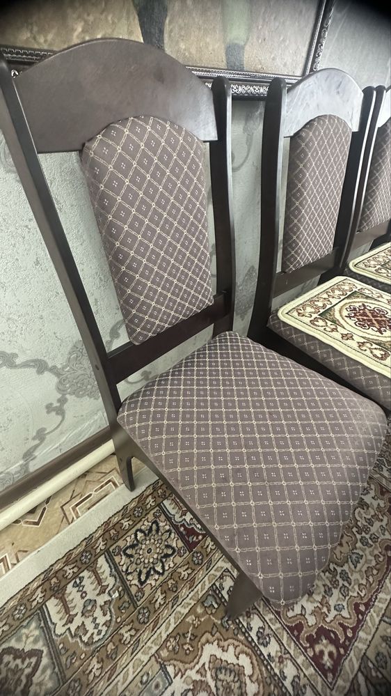 Продам новый стол со стульями