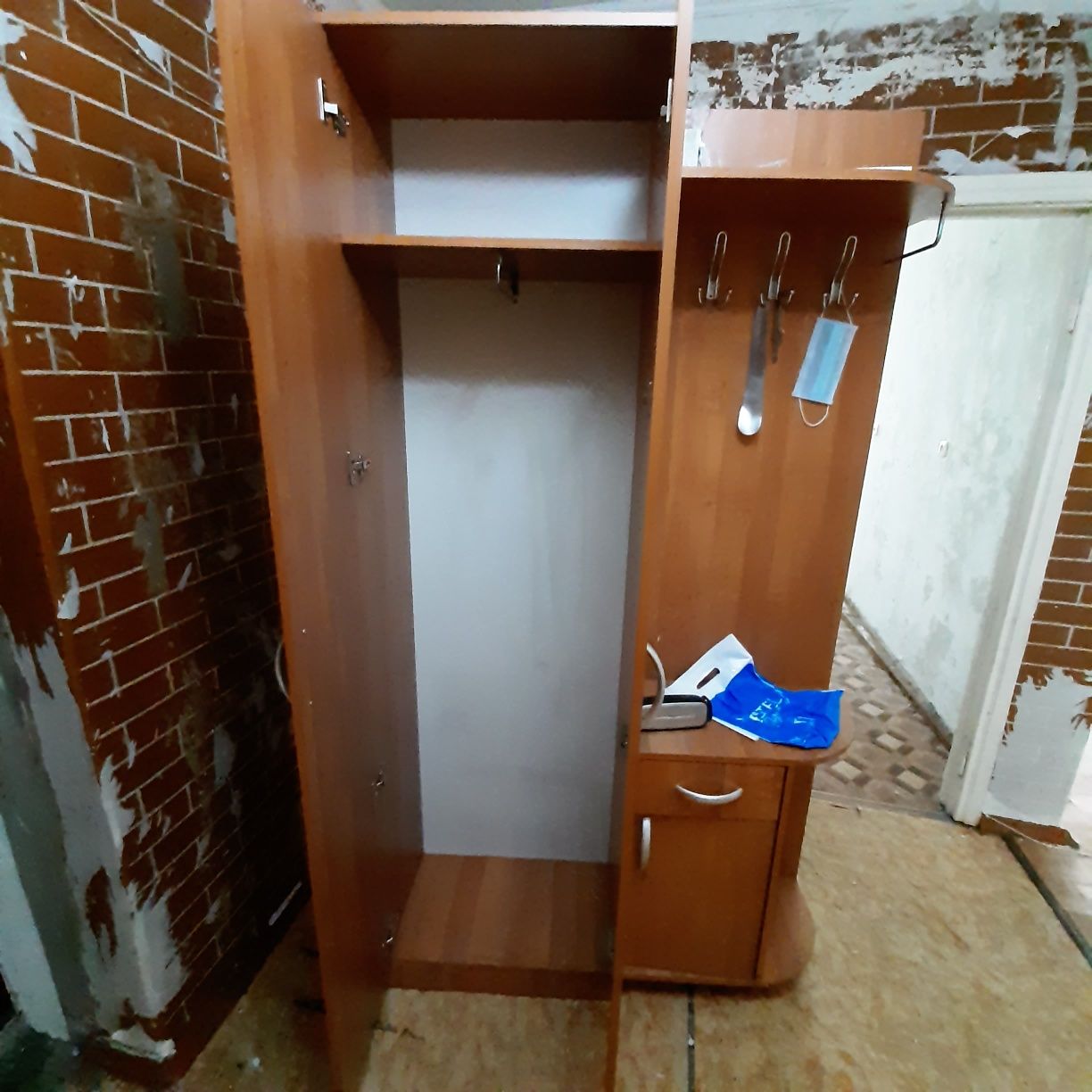 Продам прихожую б.у.