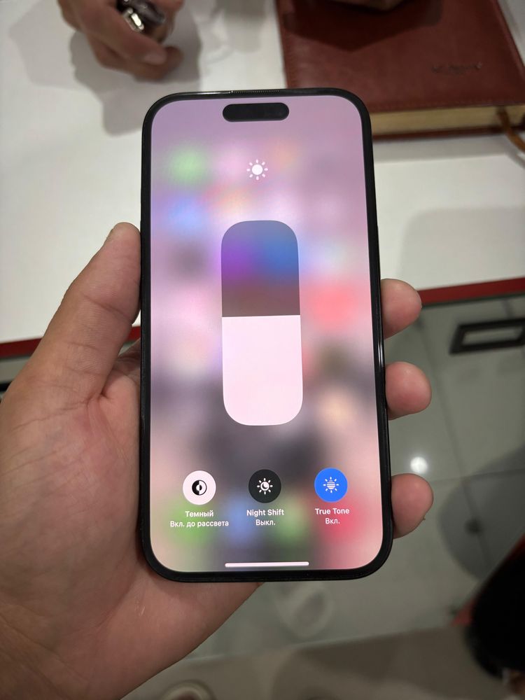 iPhone 15  без сколов и трещин