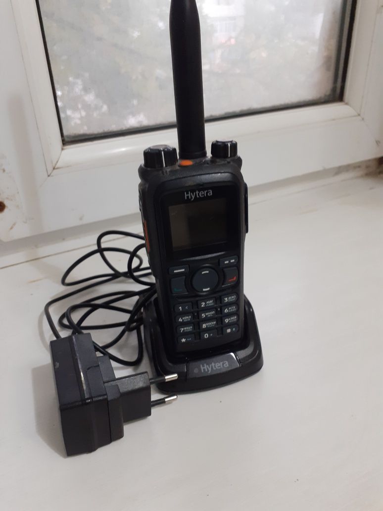 Рация Hytera PD-785G цифровая в хорошем состояние