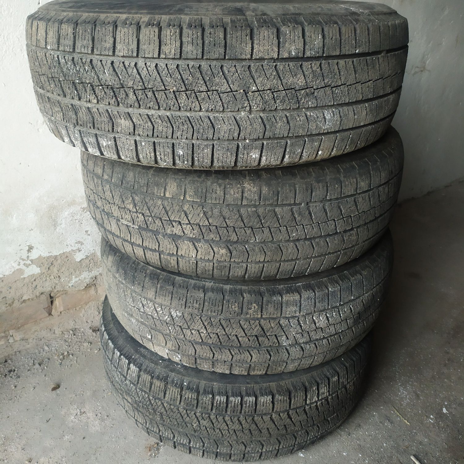 Шины бриджстоун. 215х65х16