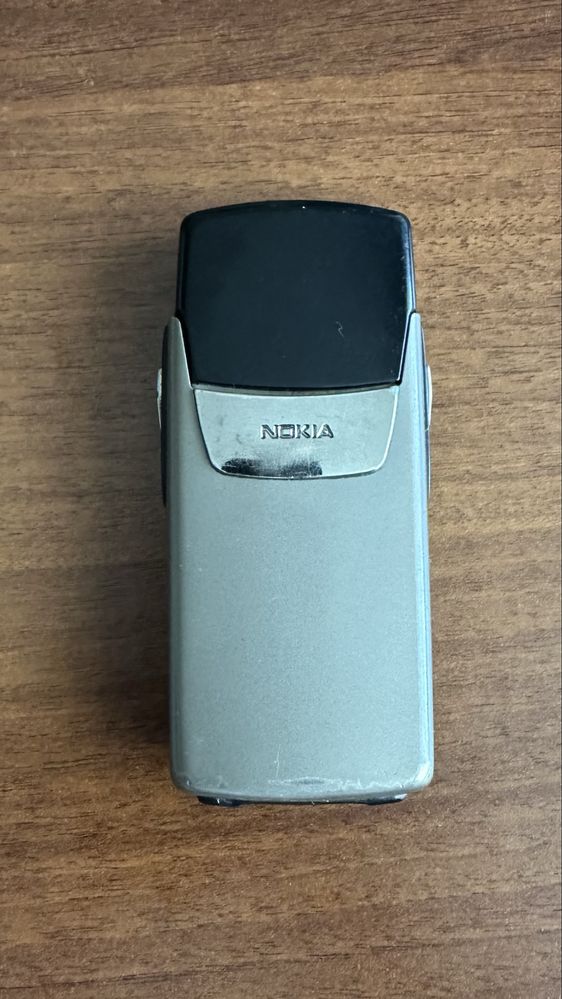 Смартфон 2003 года Nokia 8910 i