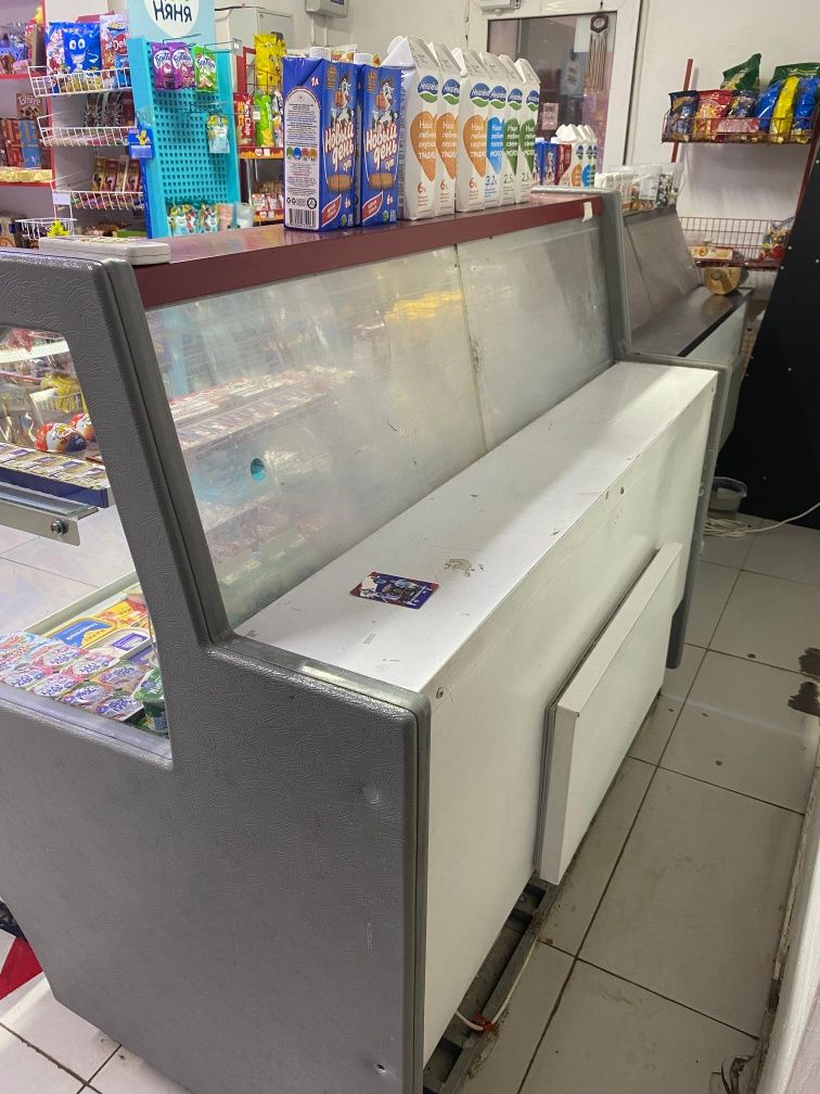 Продаётся 2 холодильные витрины