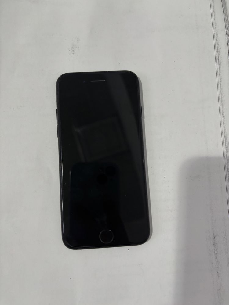 Продам Iphone Se