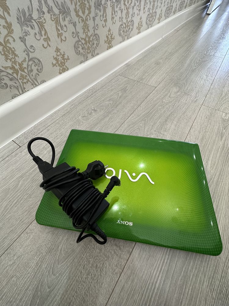 Ноутбук Sony VAIO VPCYB3Q1R зеленый