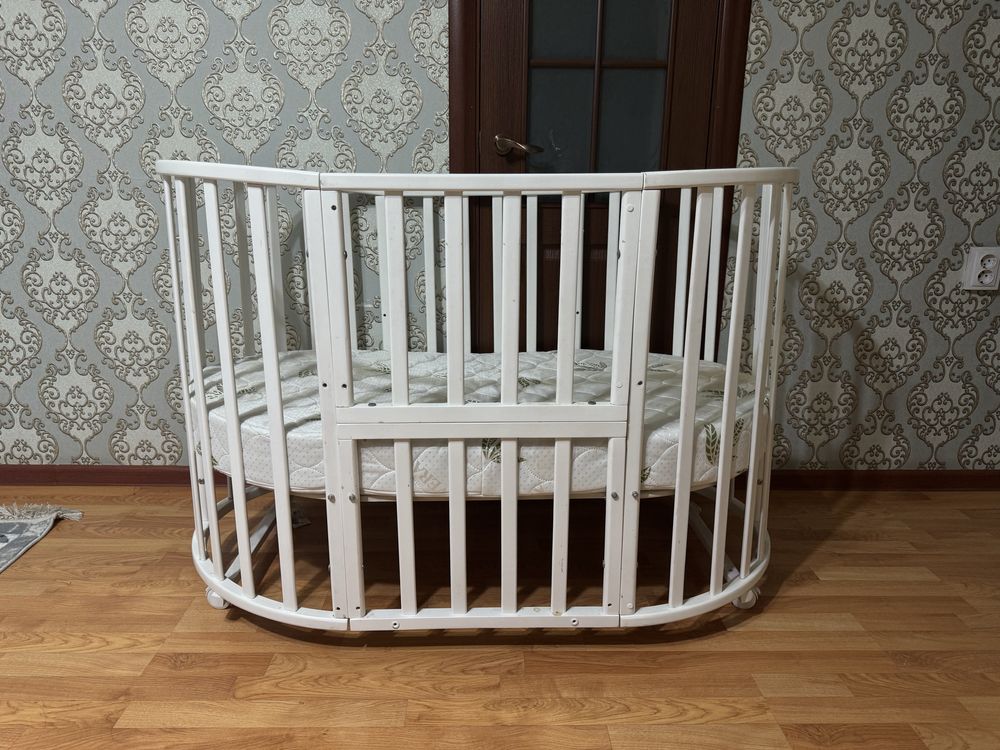 Продам удобную манежку с бортиками