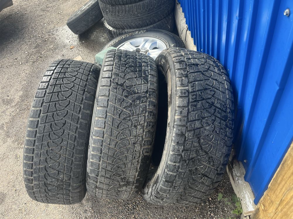 Продам 275/65 R17  3 балона