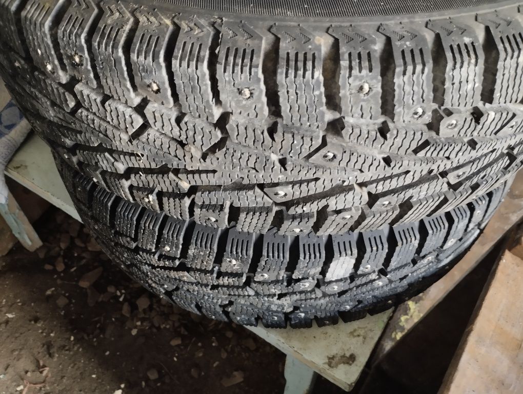 Продам авто шины 3 колеса зимние, шипованых