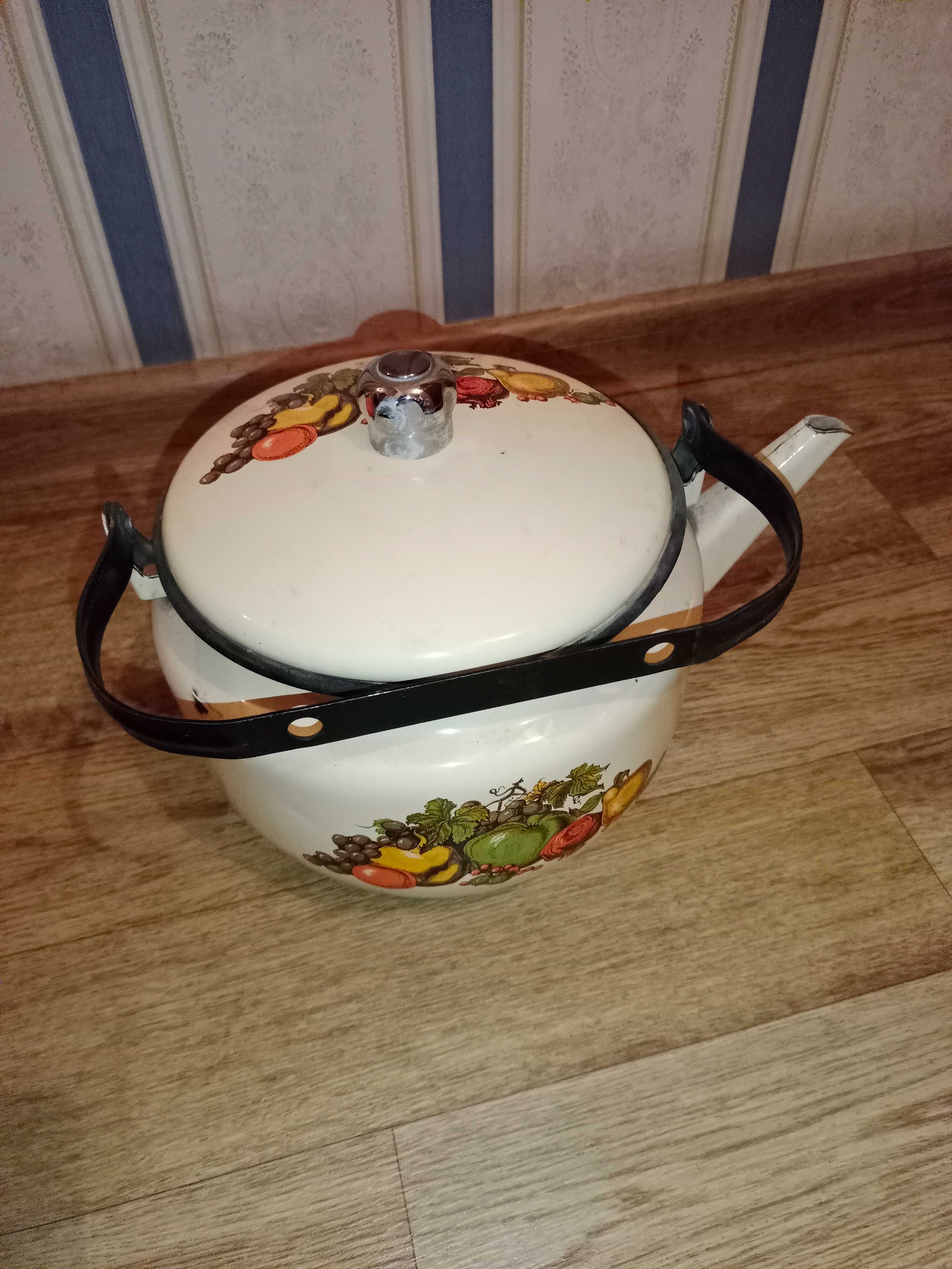 Продам чайник на 3 л в хорошем состоянии