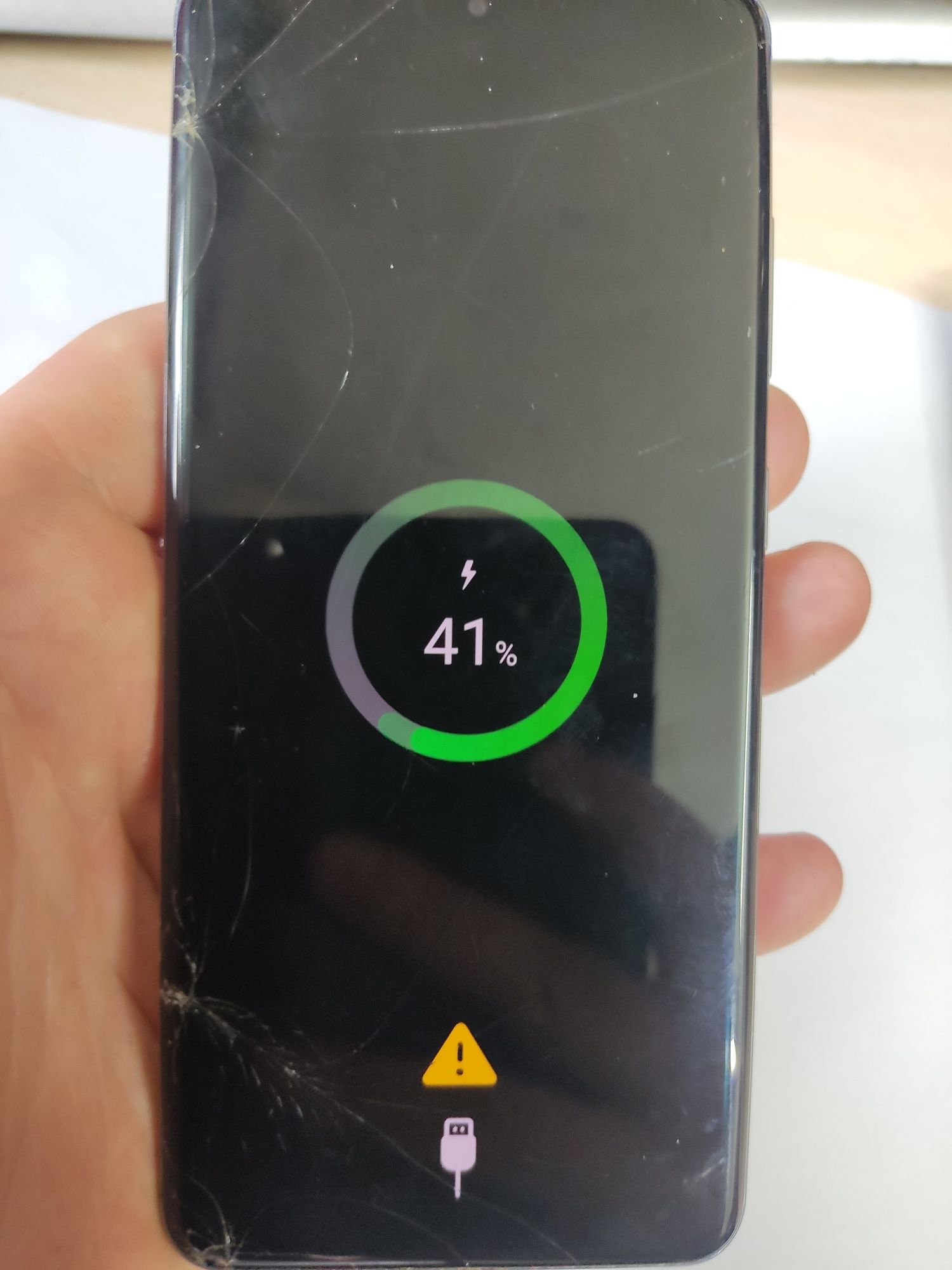 Продам Samsung S20 разбиты дисплеи показывает !!!андройд старый!!!
