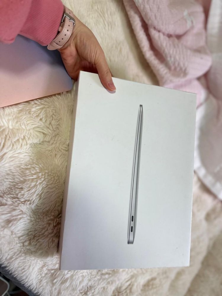 Продам MacBook Air M1 (2021) | 8GB RAM | 256GB SSD