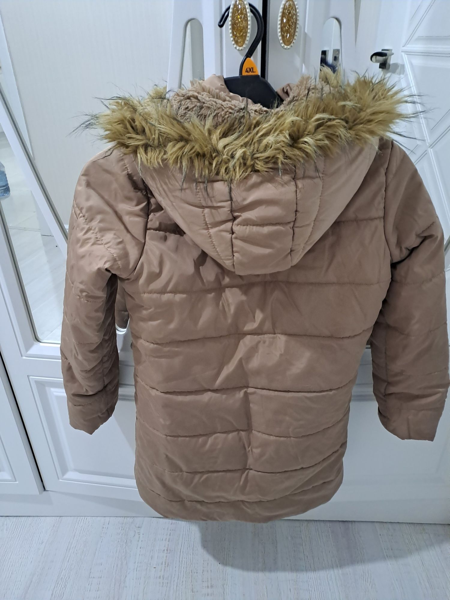 Продам детские куртки на девочку 7-10 лет