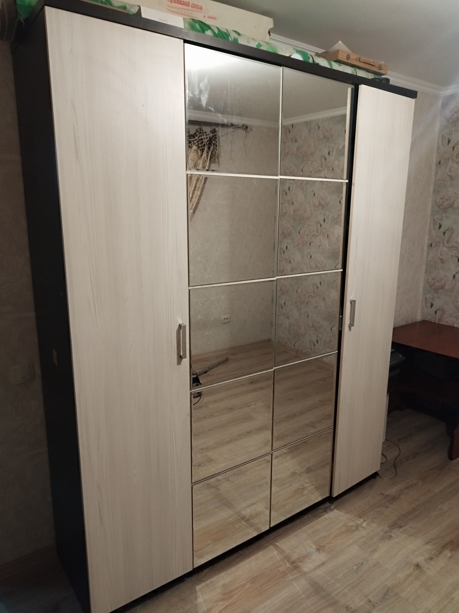 Продам двухспальную кровать и шкаф в хорошем состоянии