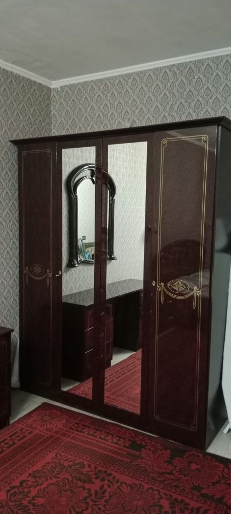 Продам спальный гарнитур