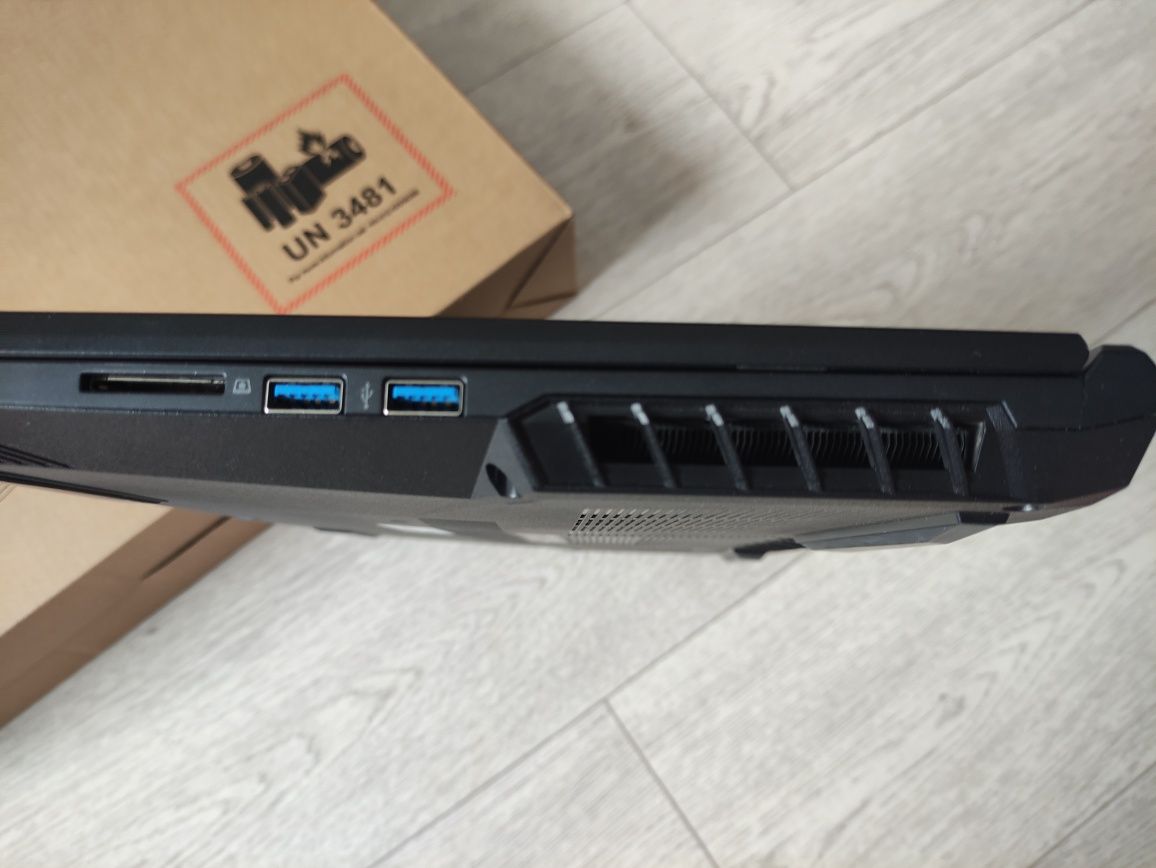 игровой ноутбук 17.3"  FHD , core  I7, DDR4 16Гб, RTX3060,М.2 256Гб
