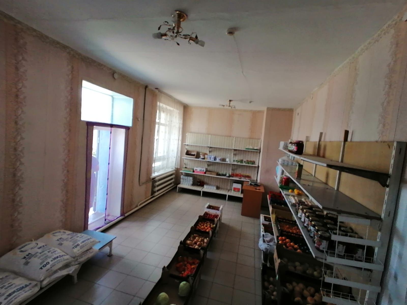 Продам действующие 2 магазина в 1-ом здании