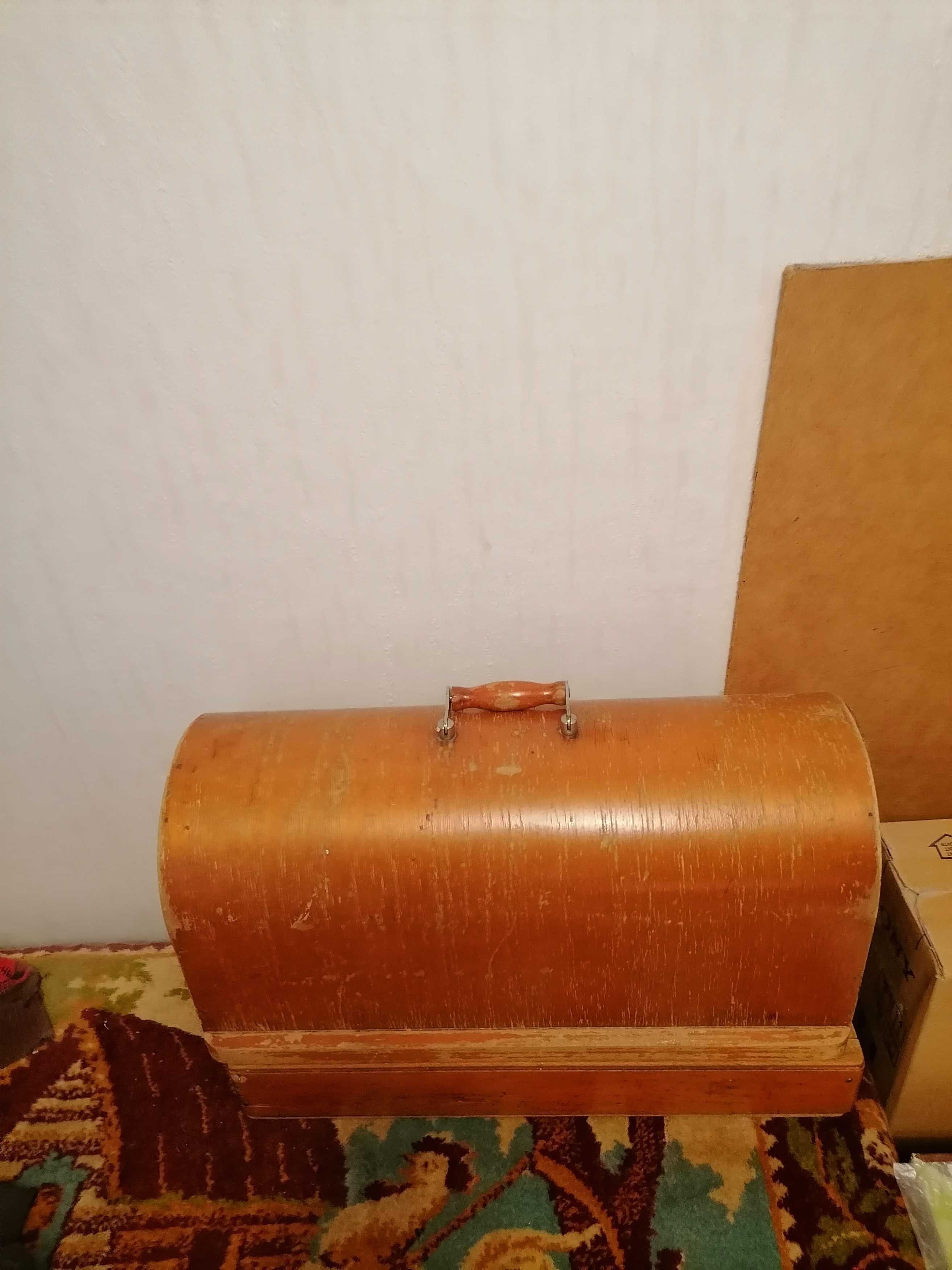 Продам швейную машинку.