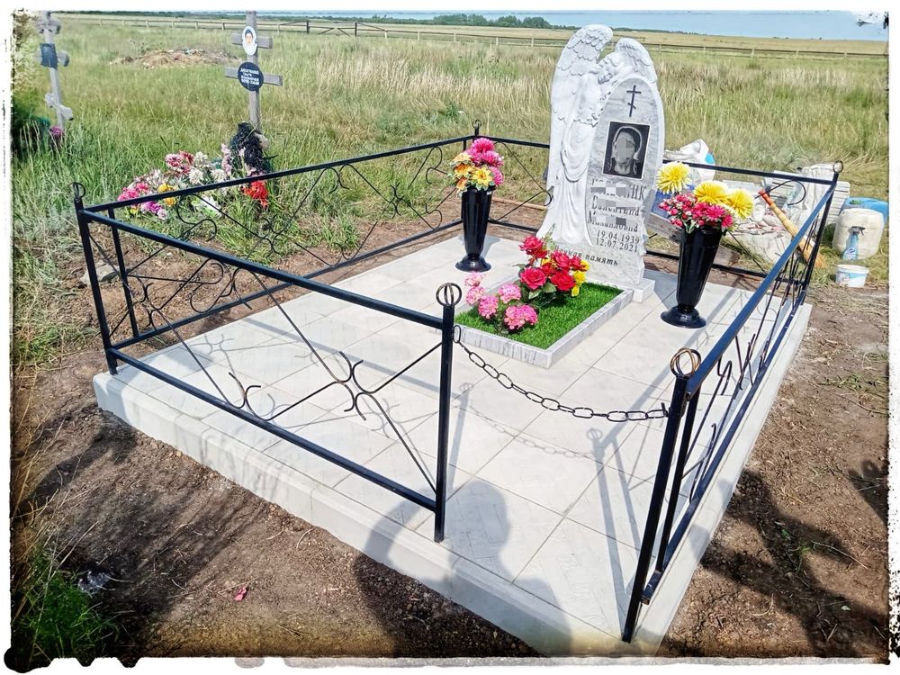 Укладка плитки на кладбище