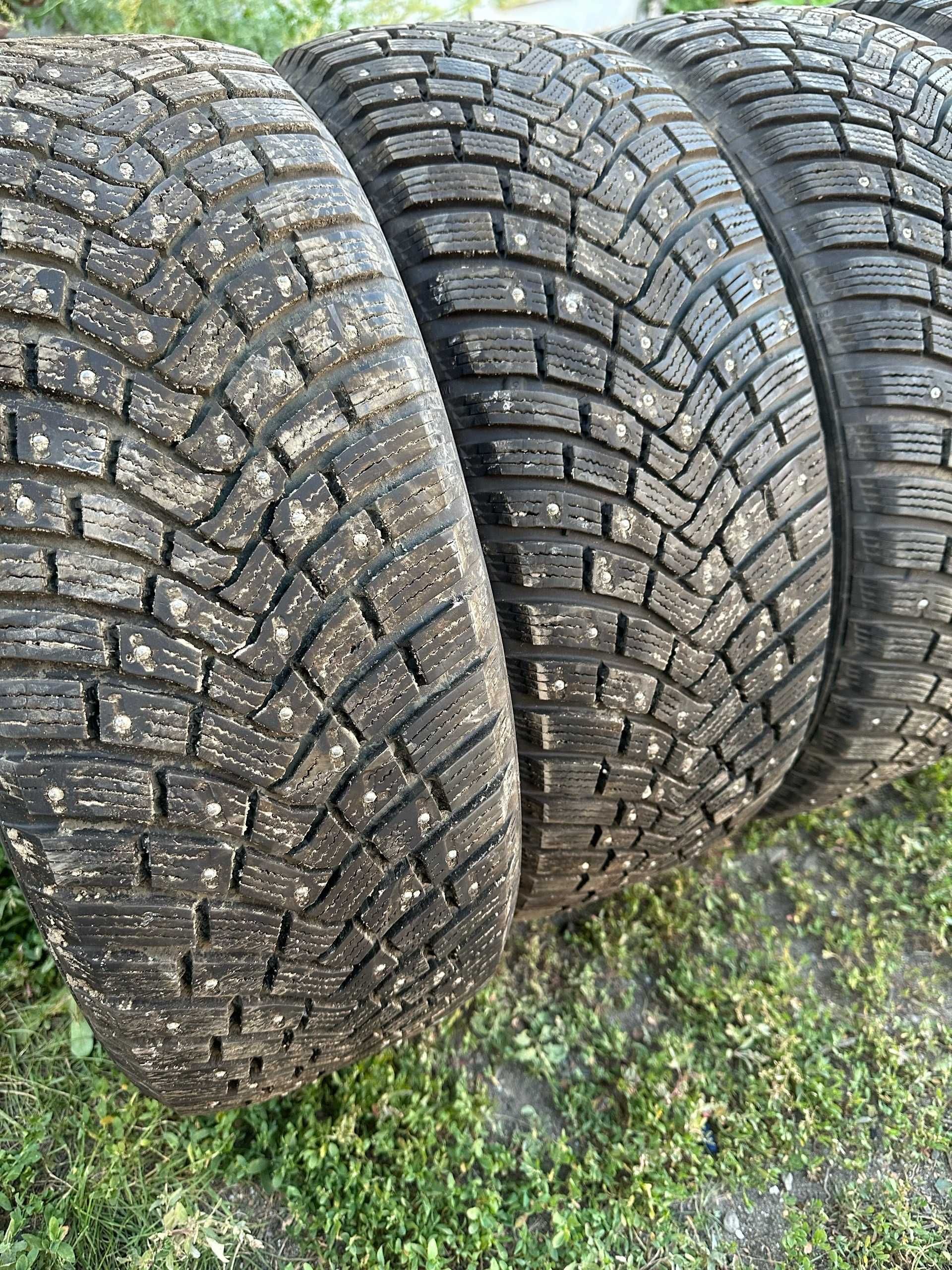 215/55 R17 Зимние шины Continental IceContact 3