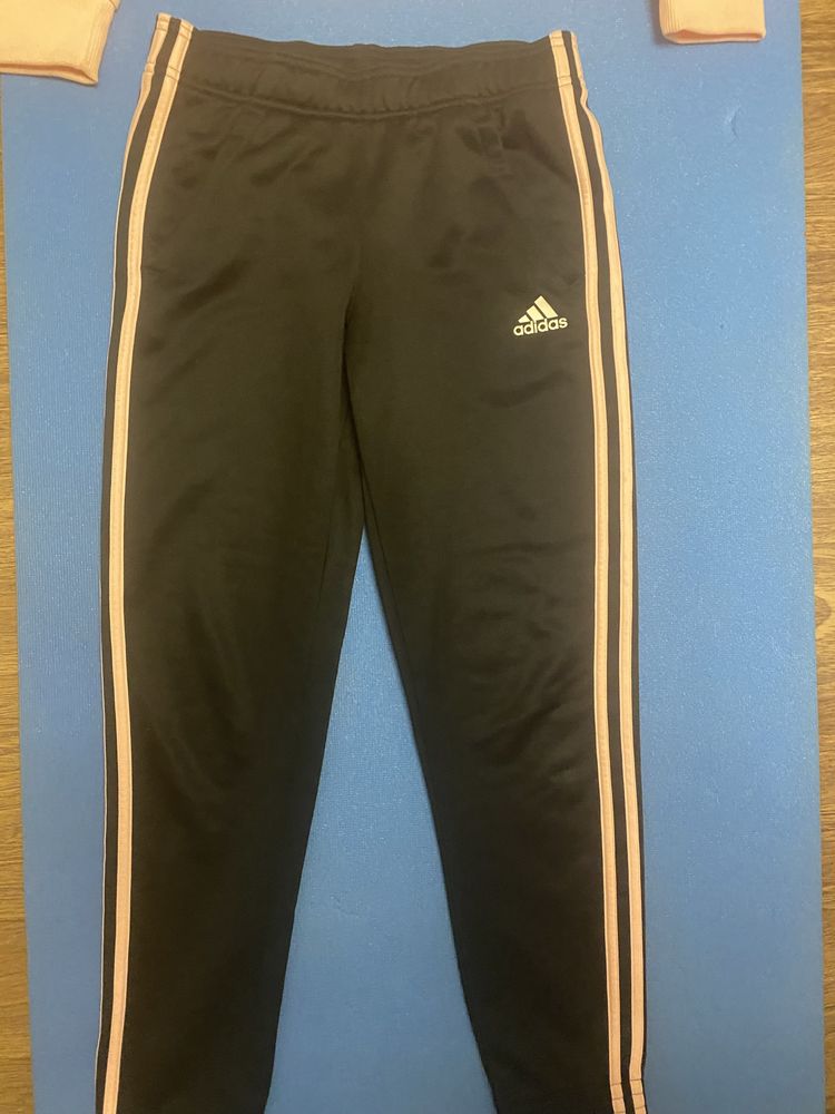 Спортивный костюм adidas на рост 150-155 на девочку 11-13 лет