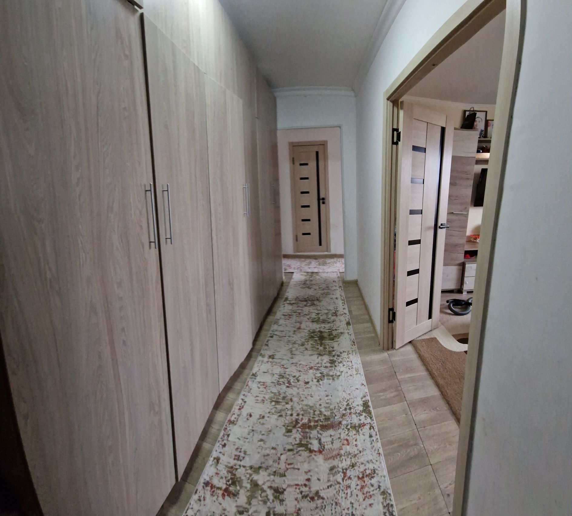 Продам 2 комнатную улучшенную квартиру на юге