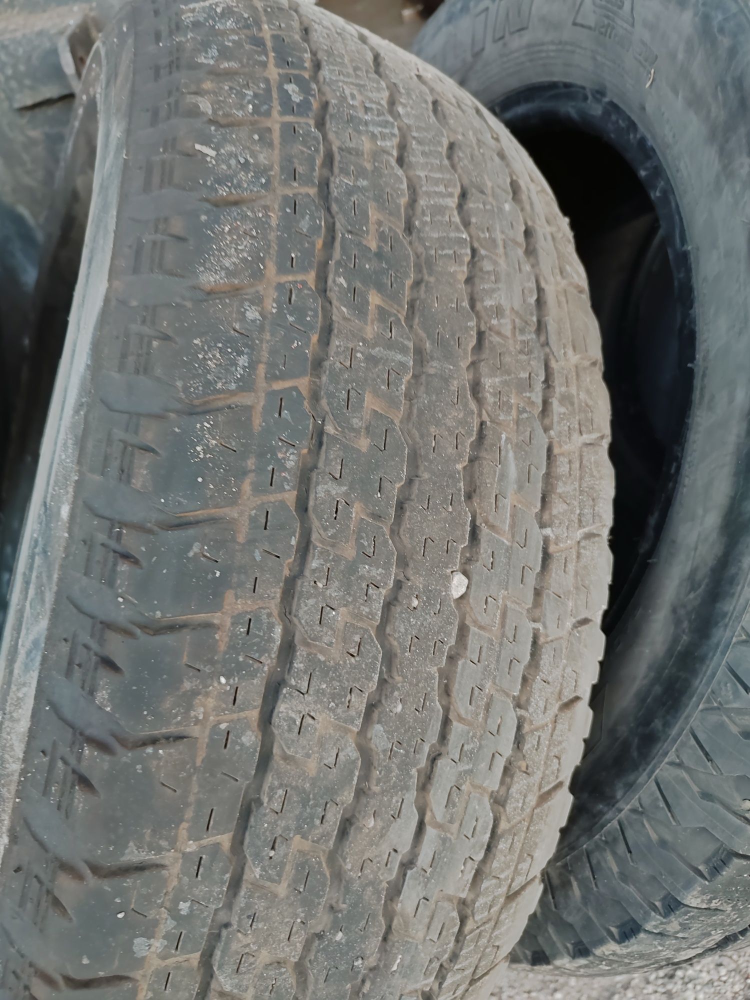Продаются три шины Bridgestone
