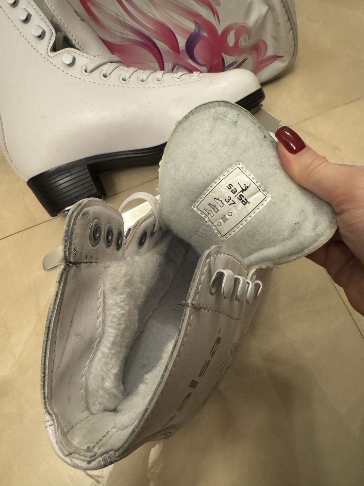 Продам коньки размер 37