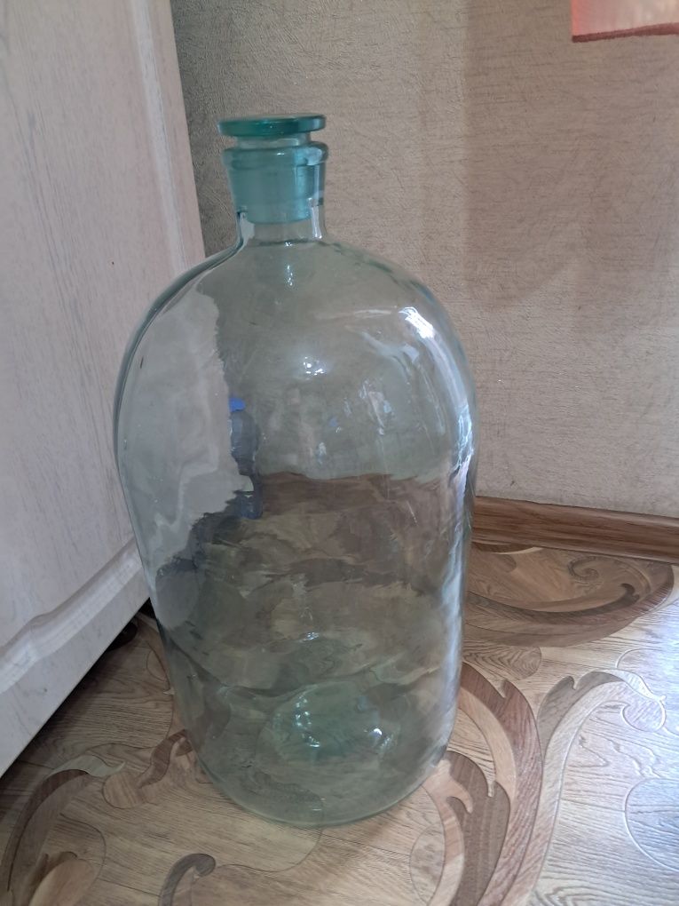 Продам стеклянный бутыль 20 литров
