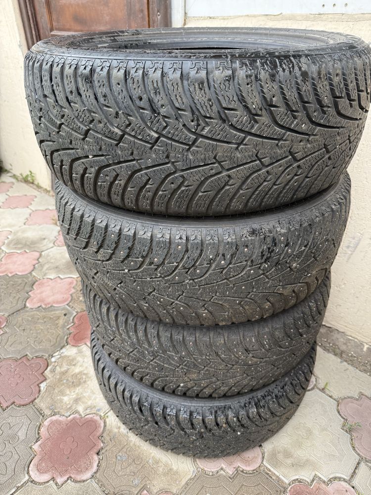 Шины Maxxis R17 зимние с Шипами почти Новые!
