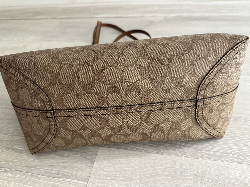 Продам сумку -тоут от Coach