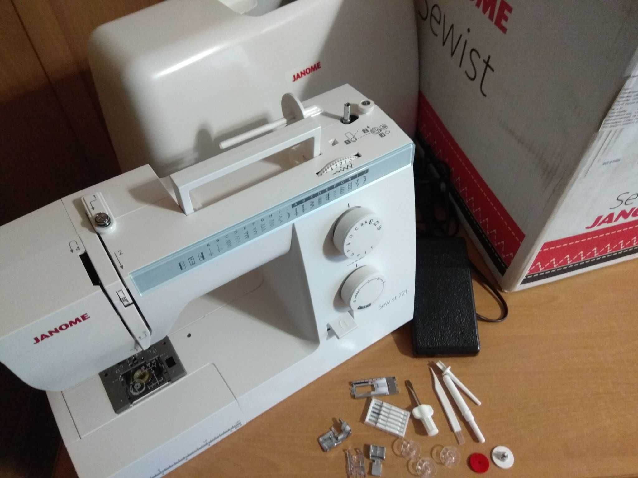 Швейная машина Janome