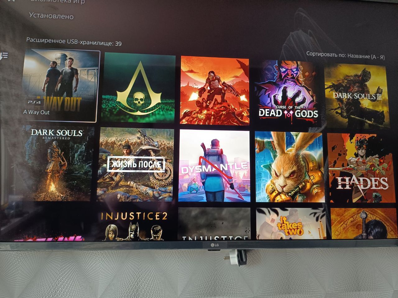 Продам PS 5 1тб, 2 геймпада