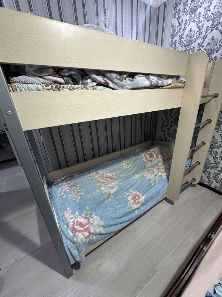 Продам двухъярусную кровать