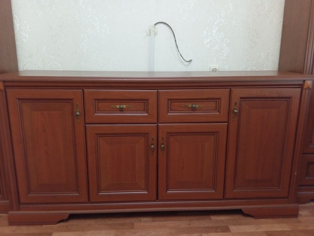 Срочно продам гарнитур для зала