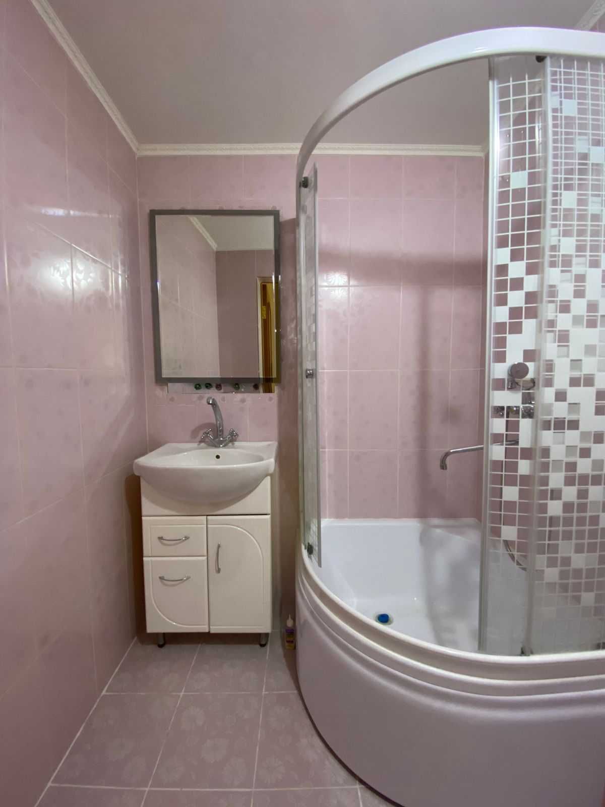 продам 2х комн кв 8мкр Ауэзова 79