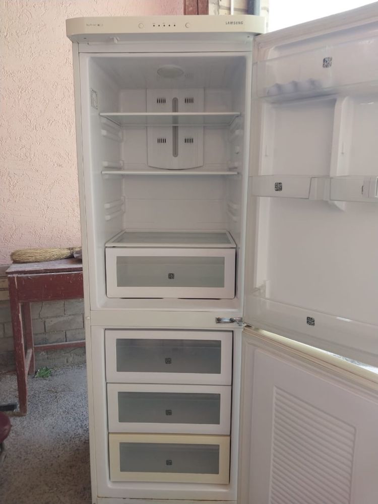 Холодильник Самсунг в отличном состояний