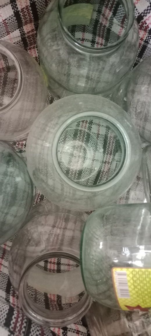 Продам банки. Пишите или звоните.