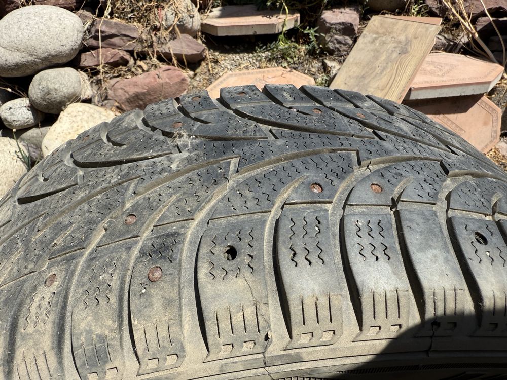 Зимнии шины 215/55 R17